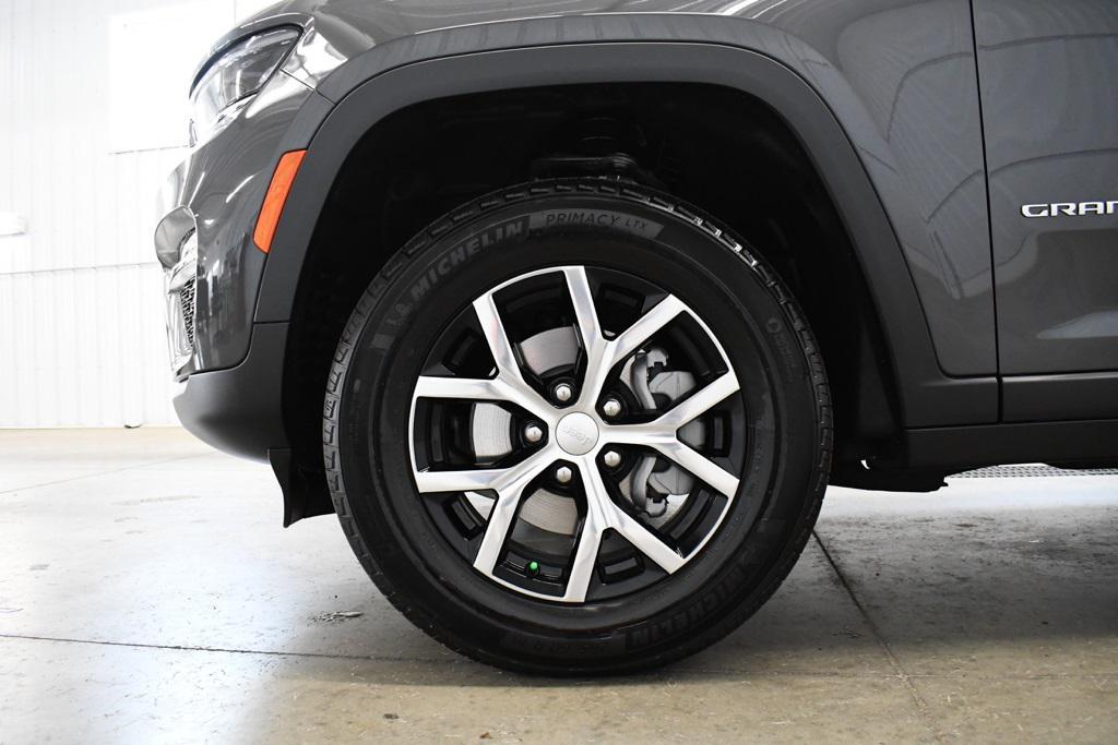 new 2025 Jeep Grand Cherokee car, priced at $45,513