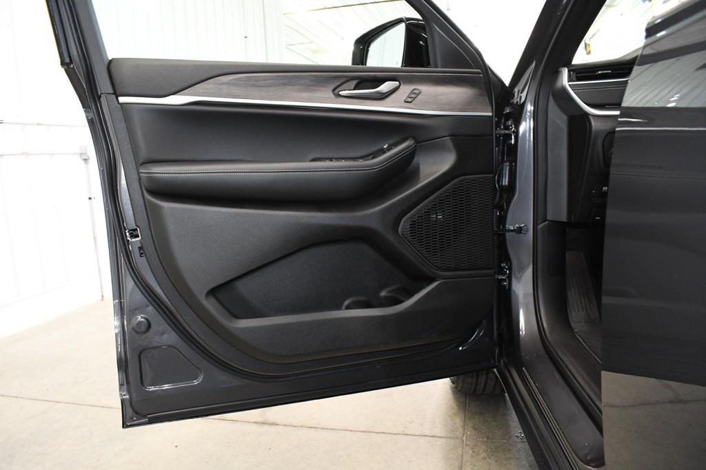 new 2025 Jeep Grand Cherokee car, priced at $45,513