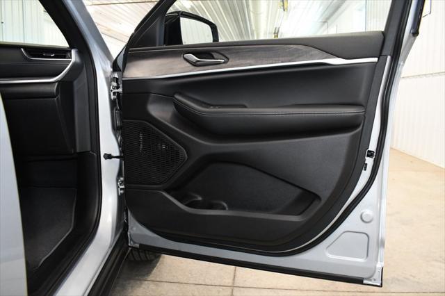 new 2025 Jeep Grand Cherokee car, priced at $45,626