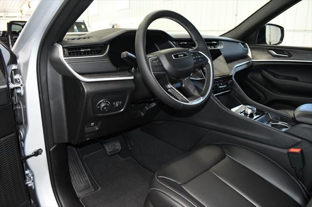 new 2025 Jeep Grand Cherokee car, priced at $45,626