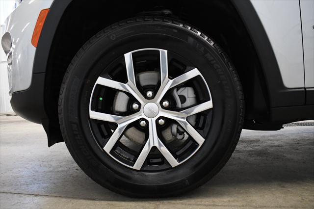 new 2025 Jeep Grand Cherokee car, priced at $45,626