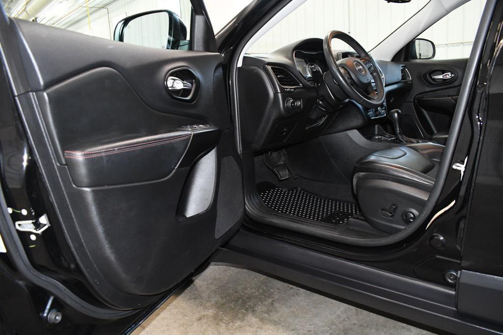 used 2022 Jeep Cherokee car, priced at $25,780