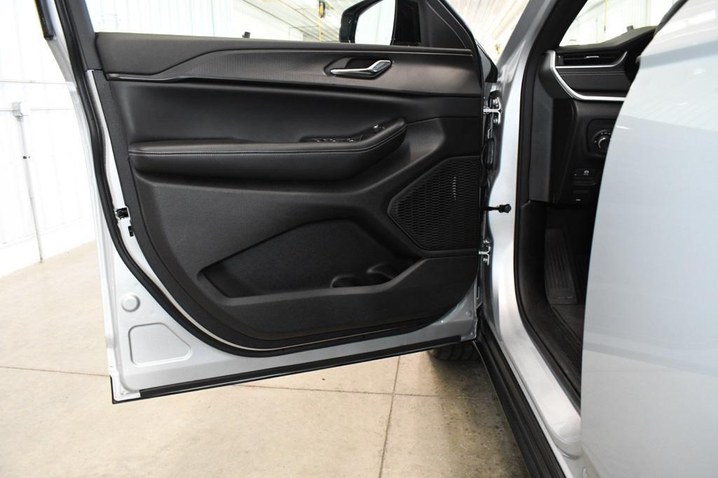 used 2024 Jeep Grand Cherokee L car, priced at $34,680