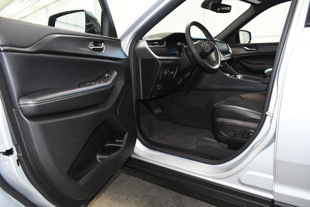 used 2024 Jeep Grand Cherokee L car, priced at $34,680