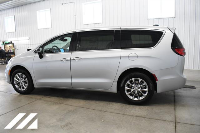 new 2024 Chrysler Pacifica car, priced at $44,254