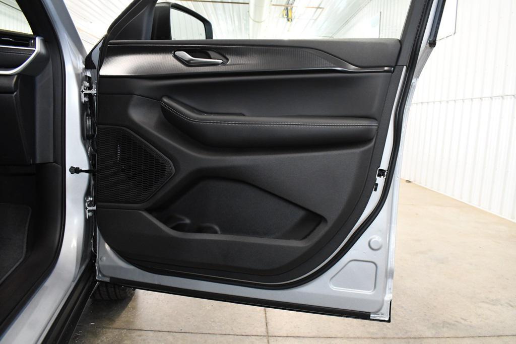 new 2025 Jeep Grand Cherokee car, priced at $42,052
