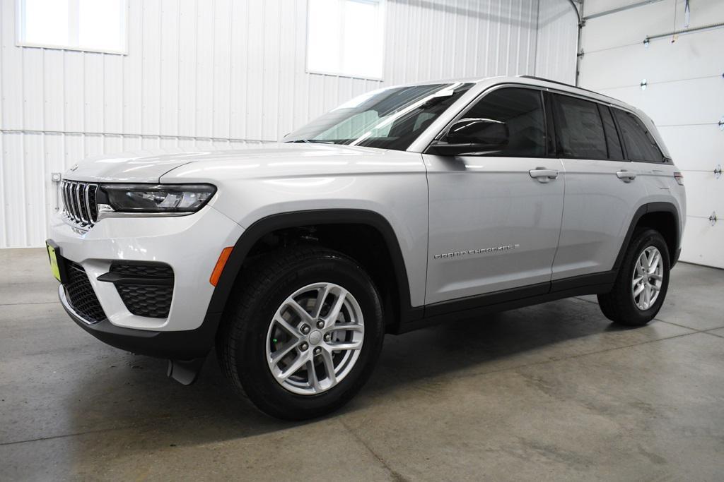 new 2025 Jeep Grand Cherokee car, priced at $42,052