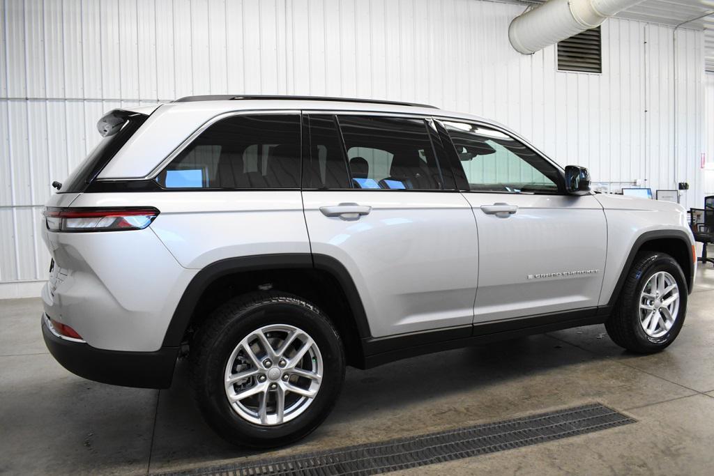 new 2025 Jeep Grand Cherokee car, priced at $42,052