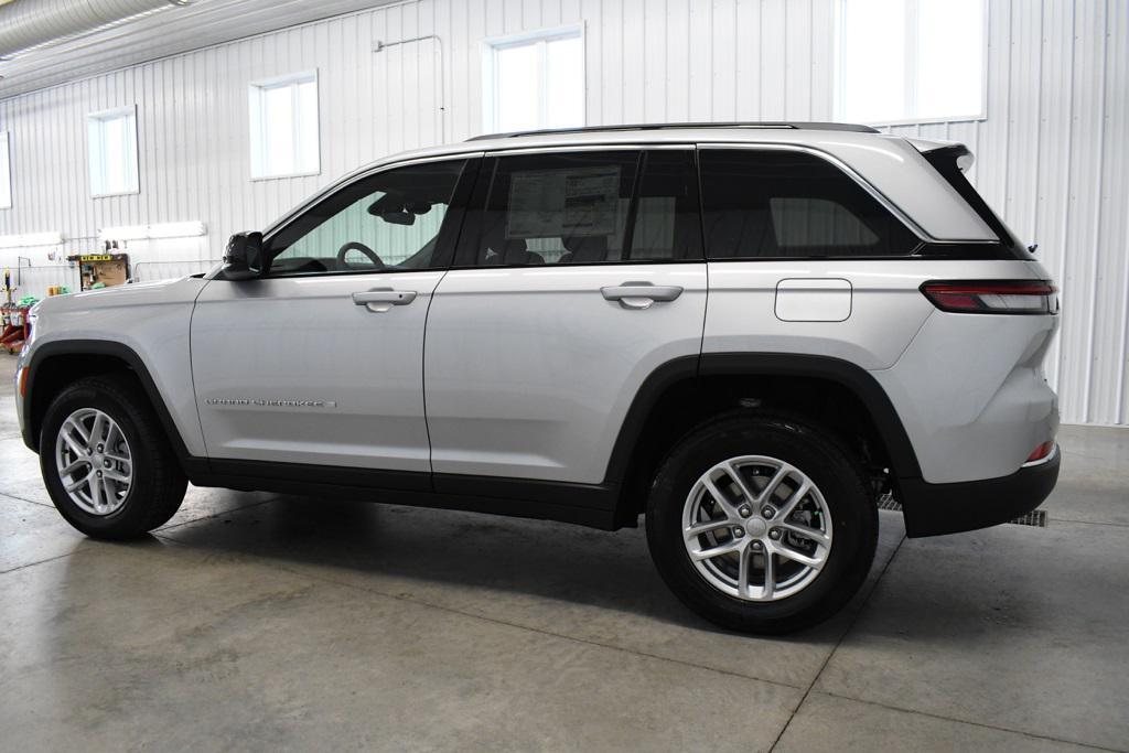 new 2025 Jeep Grand Cherokee car, priced at $42,052