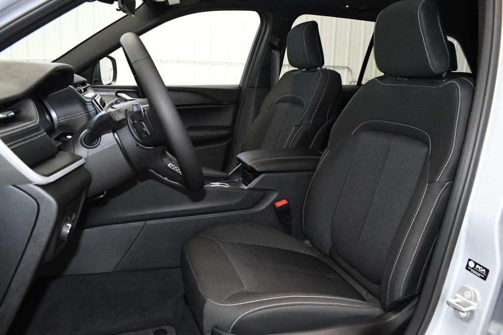 new 2025 Jeep Grand Cherokee car, priced at $42,052