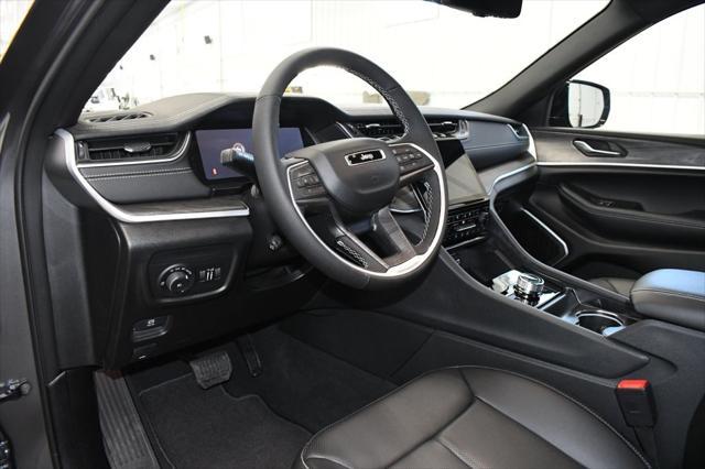 new 2025 Jeep Grand Cherokee car, priced at $55,566