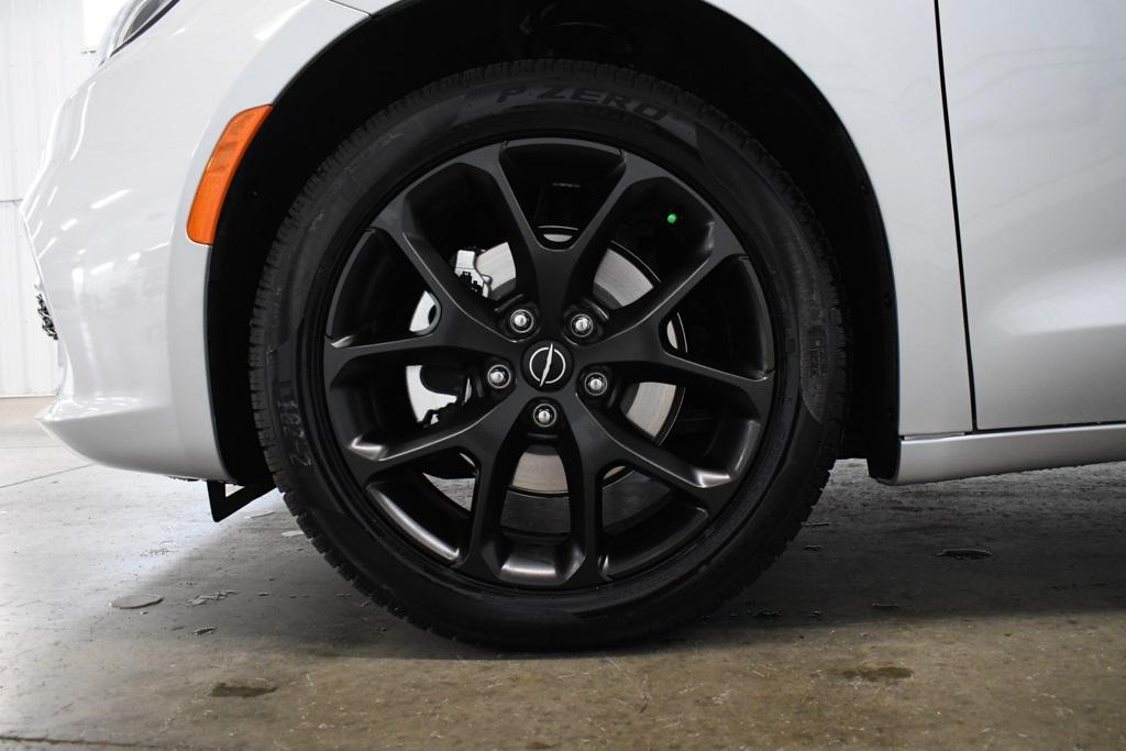 new 2026 Chrysler Pacifica car, priced at $47,695