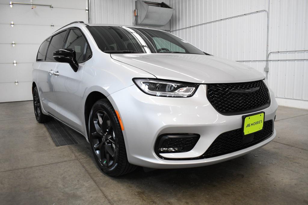 new 2026 Chrysler Pacifica car, priced at $47,695
