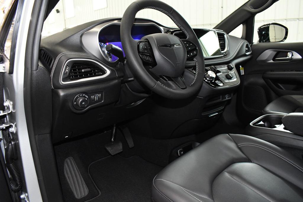 new 2026 Chrysler Pacifica car, priced at $47,695
