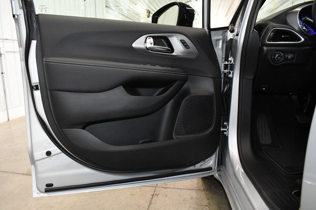new 2026 Chrysler Pacifica car, priced at $47,695