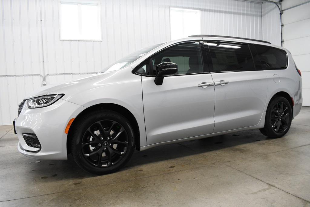 new 2026 Chrysler Pacifica car, priced at $47,695
