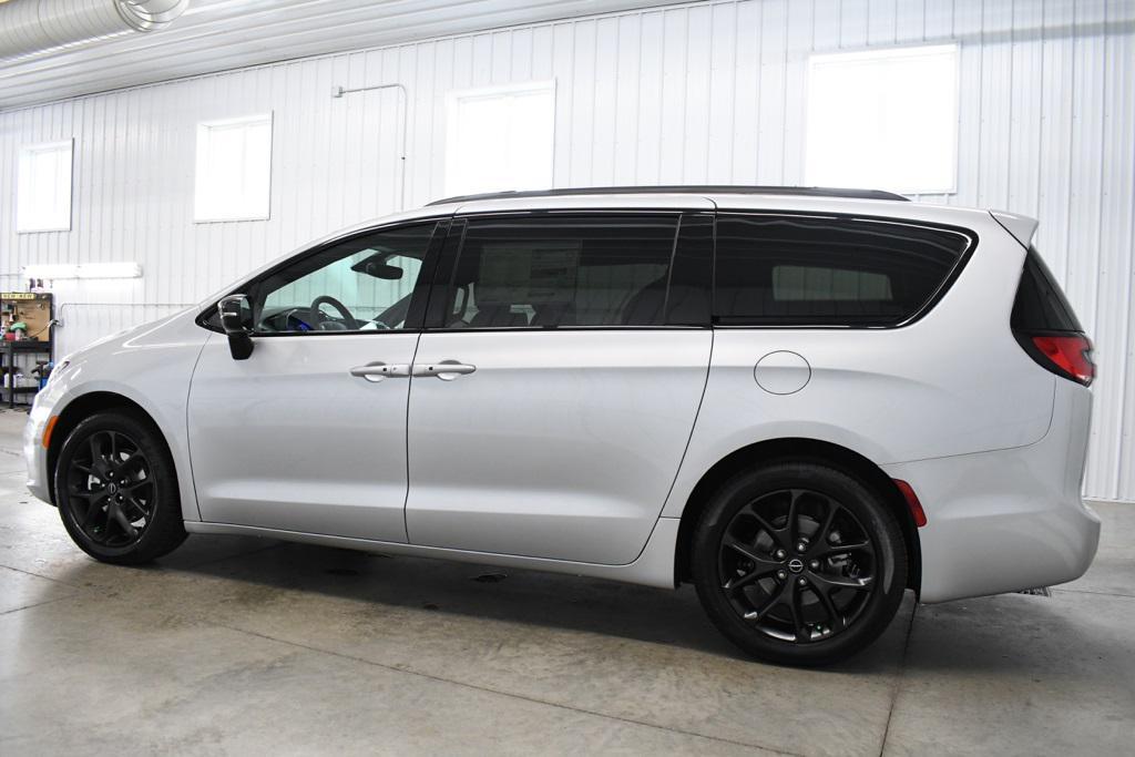 new 2026 Chrysler Pacifica car, priced at $47,695