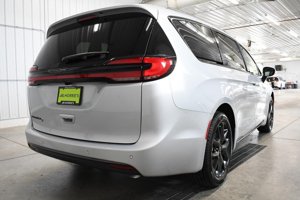 new 2026 Chrysler Pacifica car, priced at $47,695