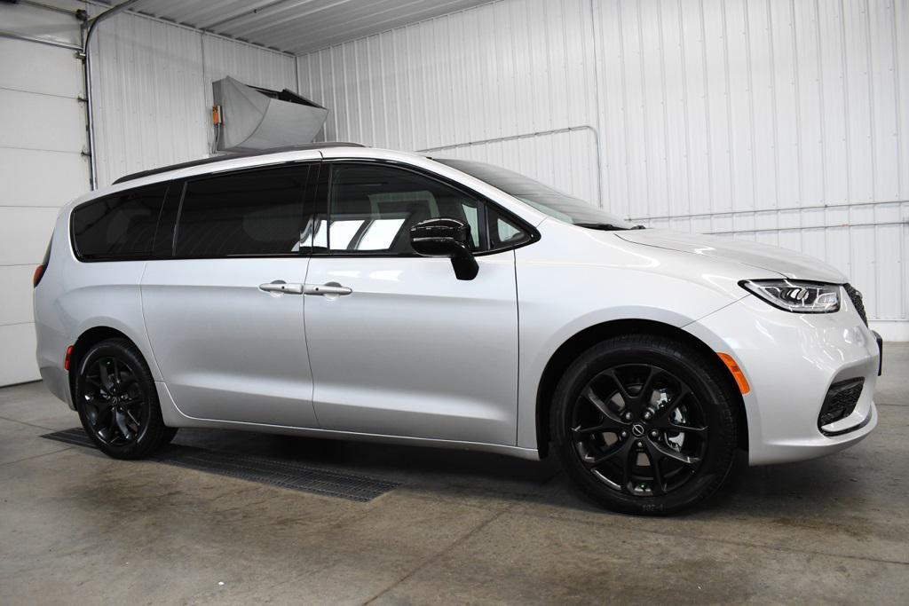 new 2026 Chrysler Pacifica car, priced at $47,695