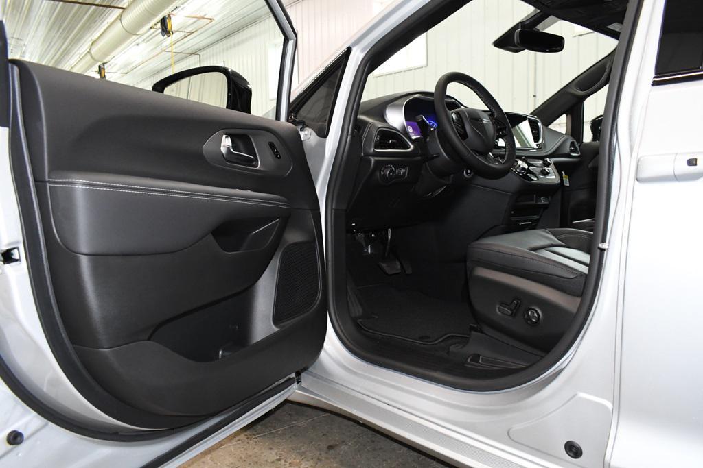 new 2026 Chrysler Pacifica car, priced at $47,695