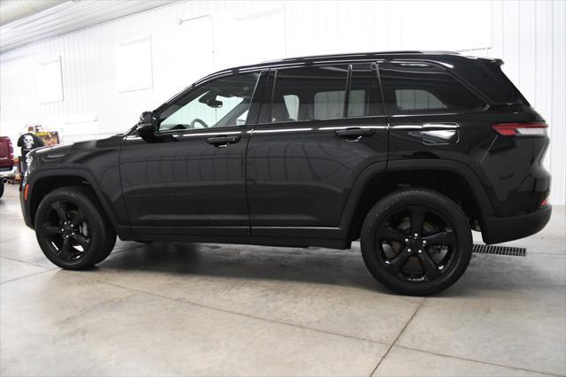 used 2024 Jeep Grand Cherokee car, priced at $40,580