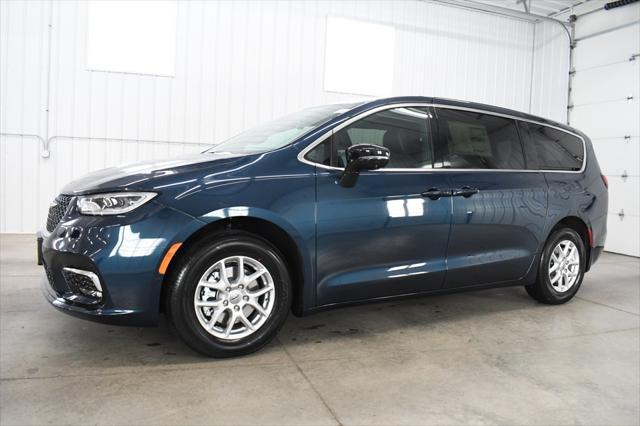 new 2025 Chrysler Pacifica car, priced at $42,920