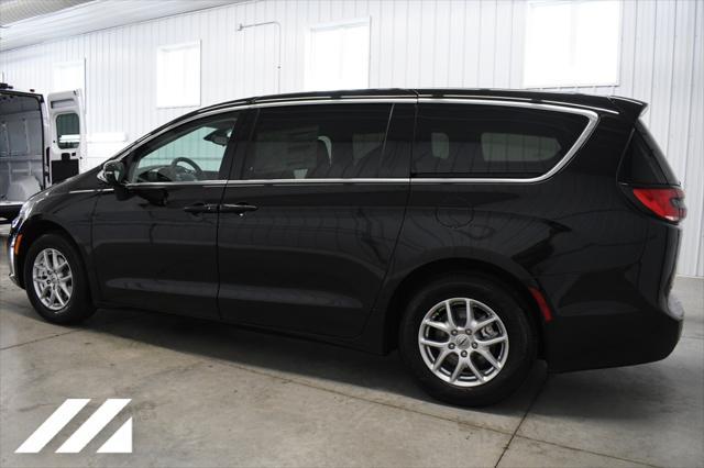 new 2024 Chrysler Pacifica car, priced at $41,158