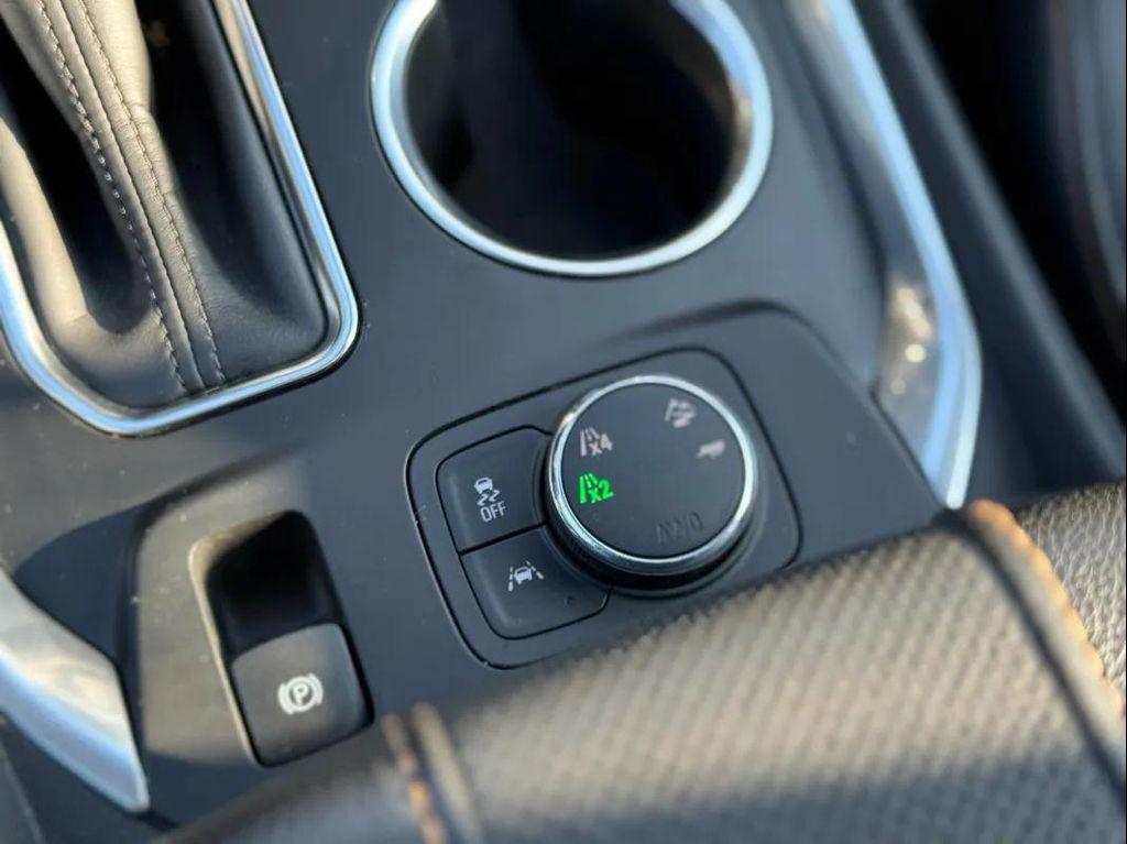 used 2020 Chevrolet Traverse car, priced at $25,300