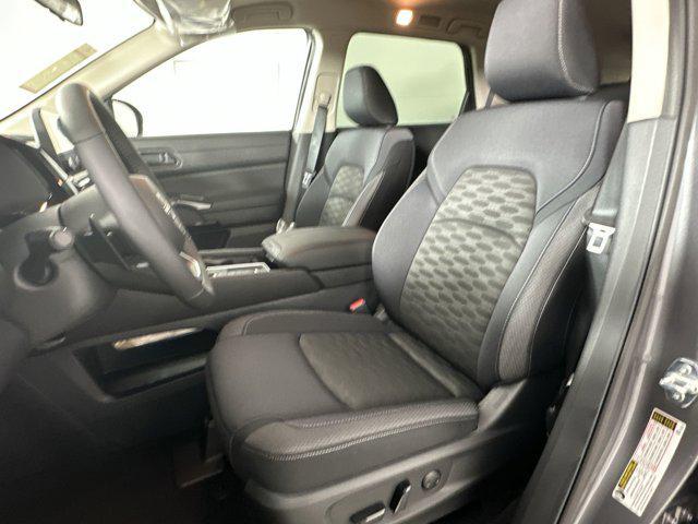 new 2025 Nissan Pathfinder car, priced at $39,405