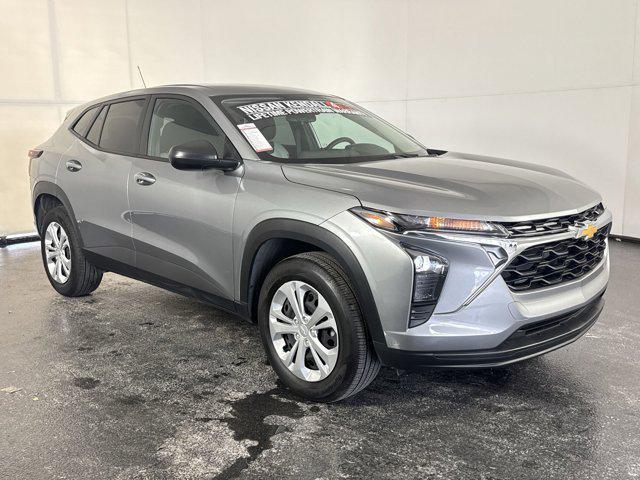 used 2025 Chevrolet Trax car, priced at $18,998