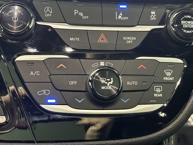 used 2025 Chrysler Pacifica car, priced at $35,698