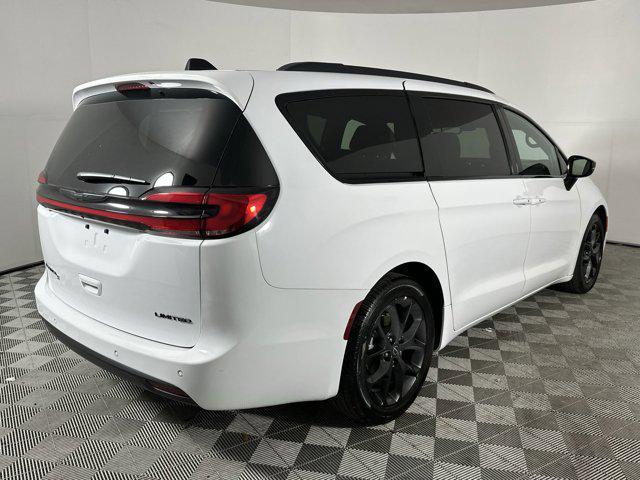 used 2025 Chrysler Pacifica car, priced at $35,698