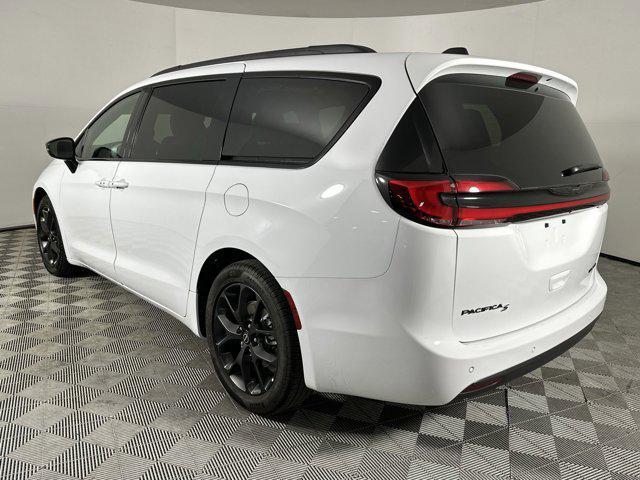 used 2025 Chrysler Pacifica car, priced at $35,698