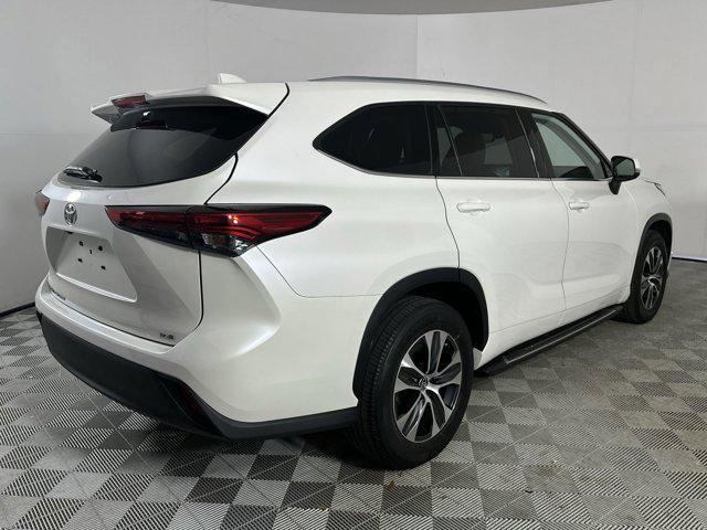 used 2021 Toyota Highlander car, priced at $31,491