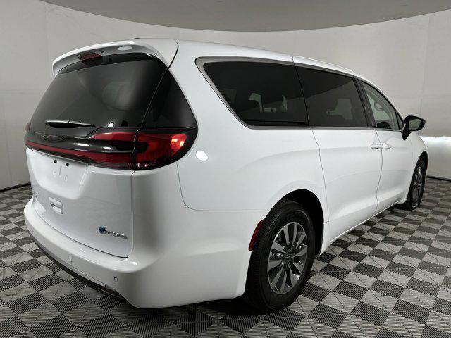 used 2024 Chrysler Pacifica Hybrid car, priced at $28,798