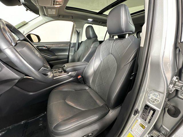 used 2021 Toyota Highlander car, priced at $39,498