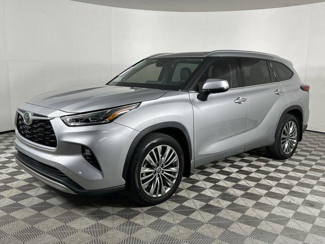 used 2021 Toyota Highlander car, priced at $39,498