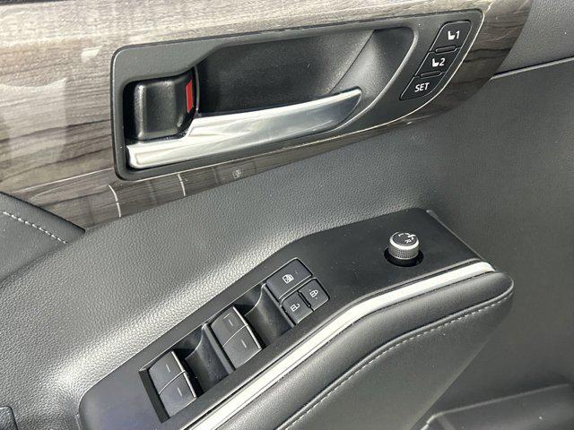 used 2021 Toyota Highlander car, priced at $39,498