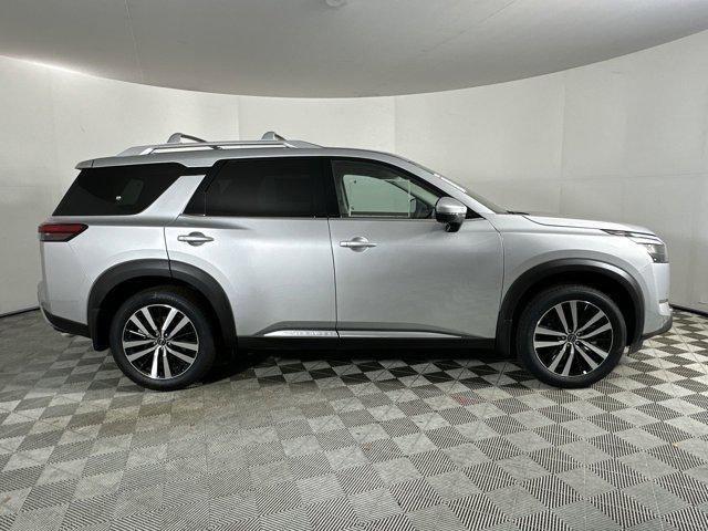 new 2025 Nissan Pathfinder car, priced at $46,782