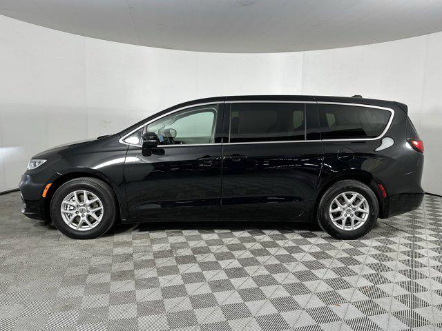 used 2024 Chrysler Pacifica car, priced at $25,998