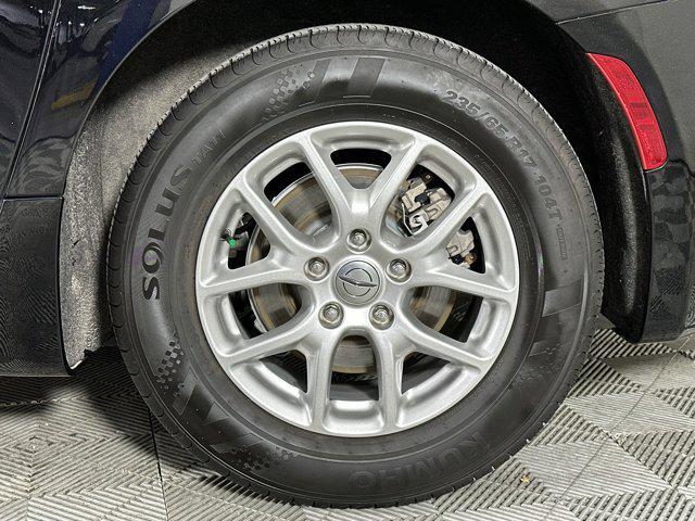 used 2024 Chrysler Pacifica car, priced at $25,998