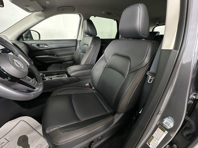 new 2025 Nissan Pathfinder car, priced at $42,021