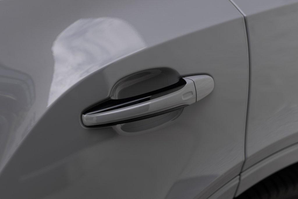 used 2023 Bentley Bentayga car, priced at $165,037