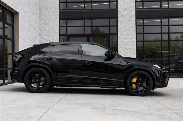 used 2022 Lamborghini Urus car, priced at $242,334