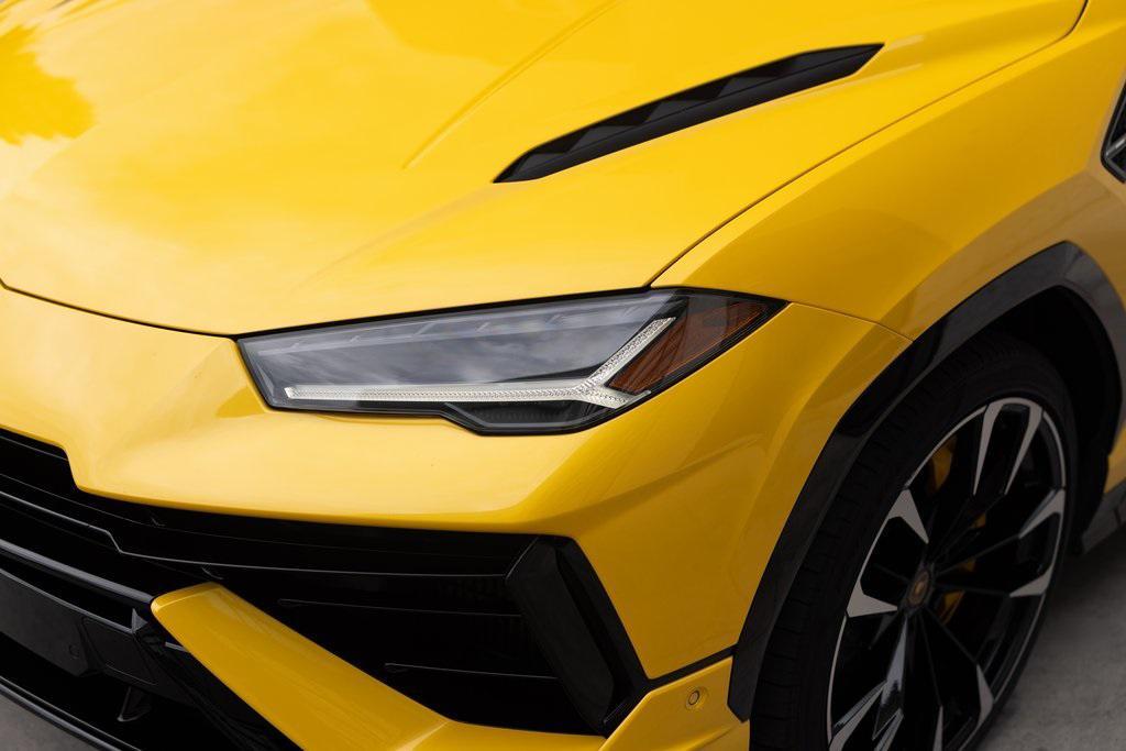 used 2023 Lamborghini Urus car