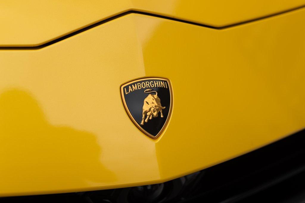 used 2023 Lamborghini Urus car