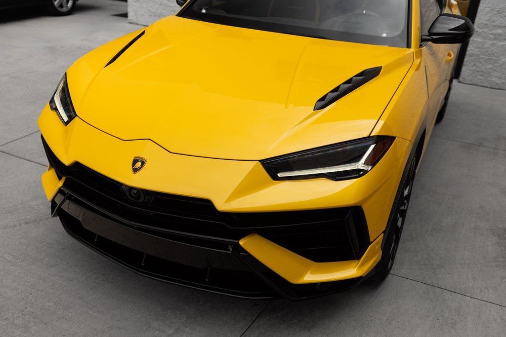 used 2023 Lamborghini Urus car
