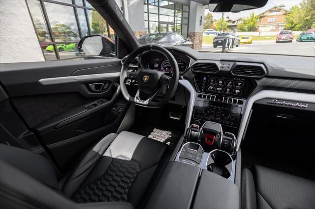 used 2021 Lamborghini Urus car, priced at $225,630