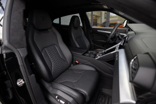 used 2021 Lamborghini Urus car, priced at $225,630