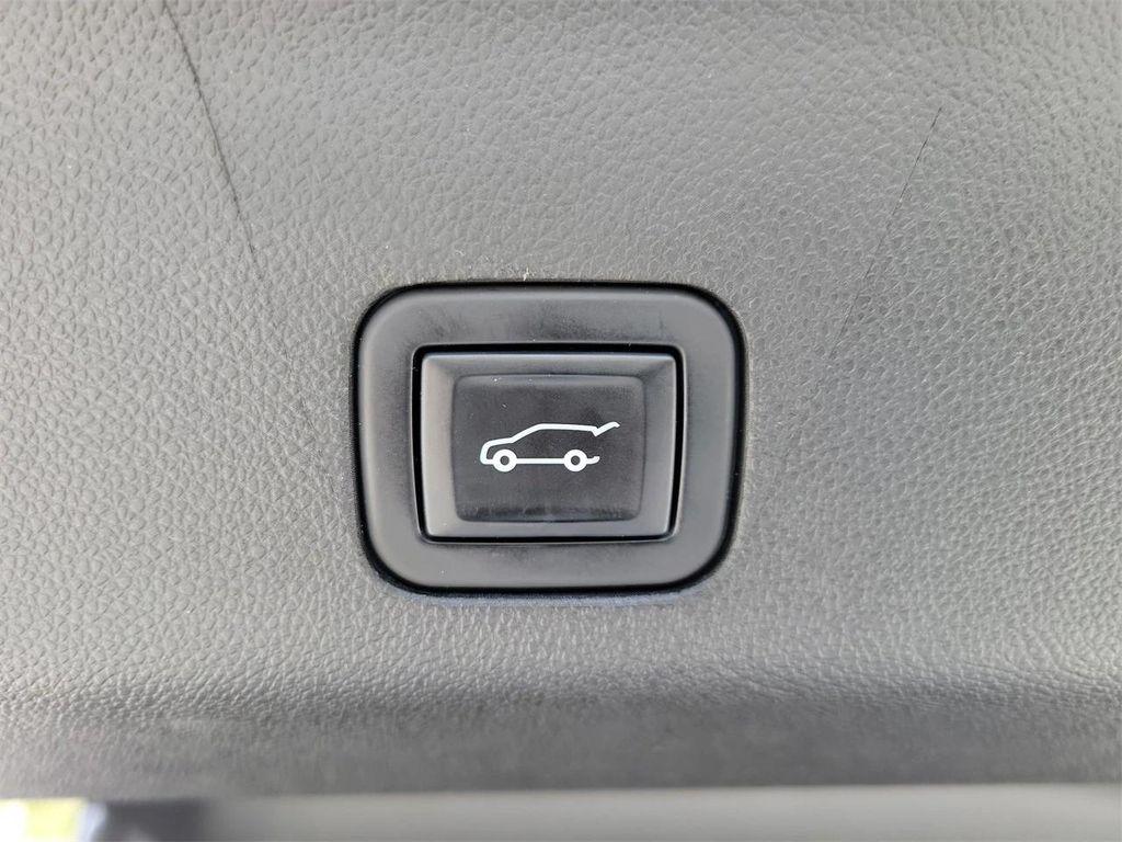 used 2022 GMC Yukon car, priced at $51,195